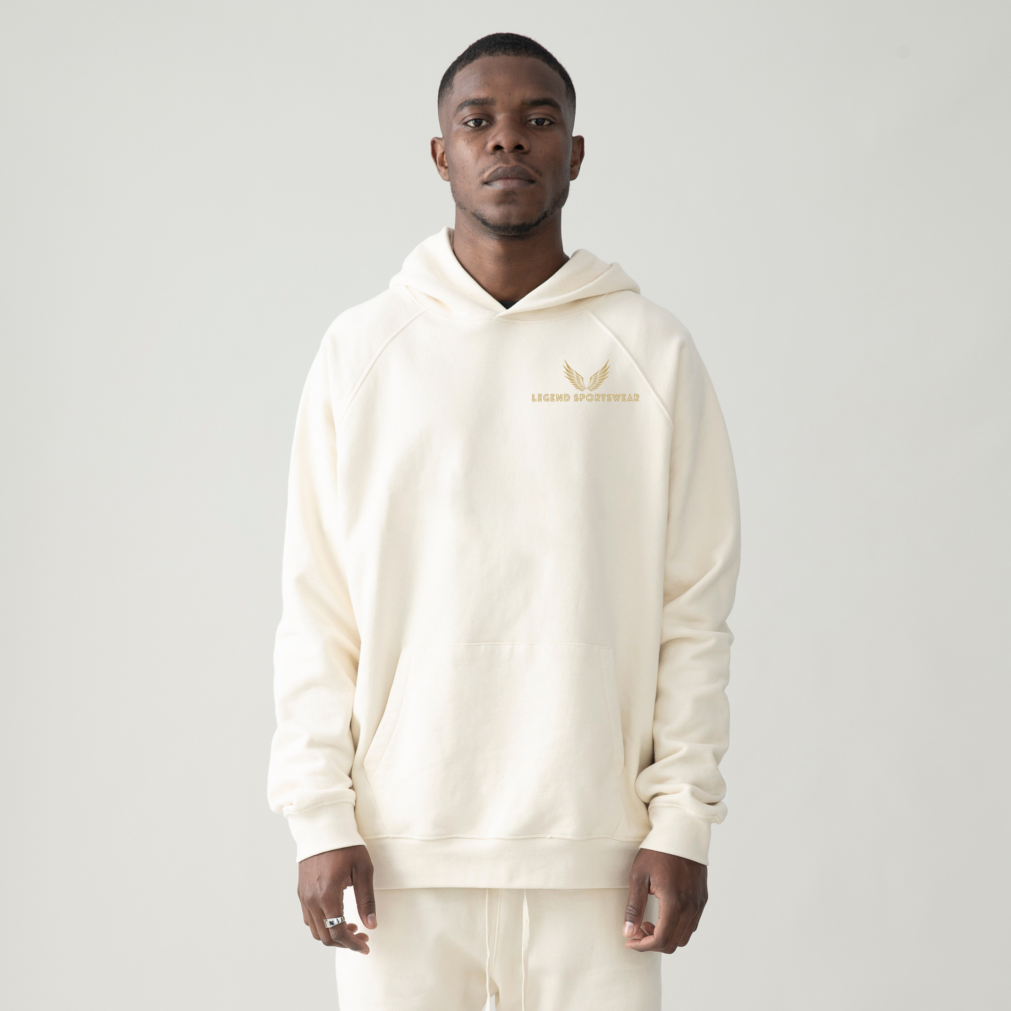Zachte en comfortabele hoodie van Legend Sportswear, perfect voor dagelijks gebruik en workouts. Gemaakt van hoogwaardige materialen met een stijlvol design en een inspirerende boodschap voor motivatie onderweg.